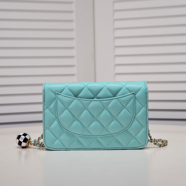 シャネルバッグ側面デザイン